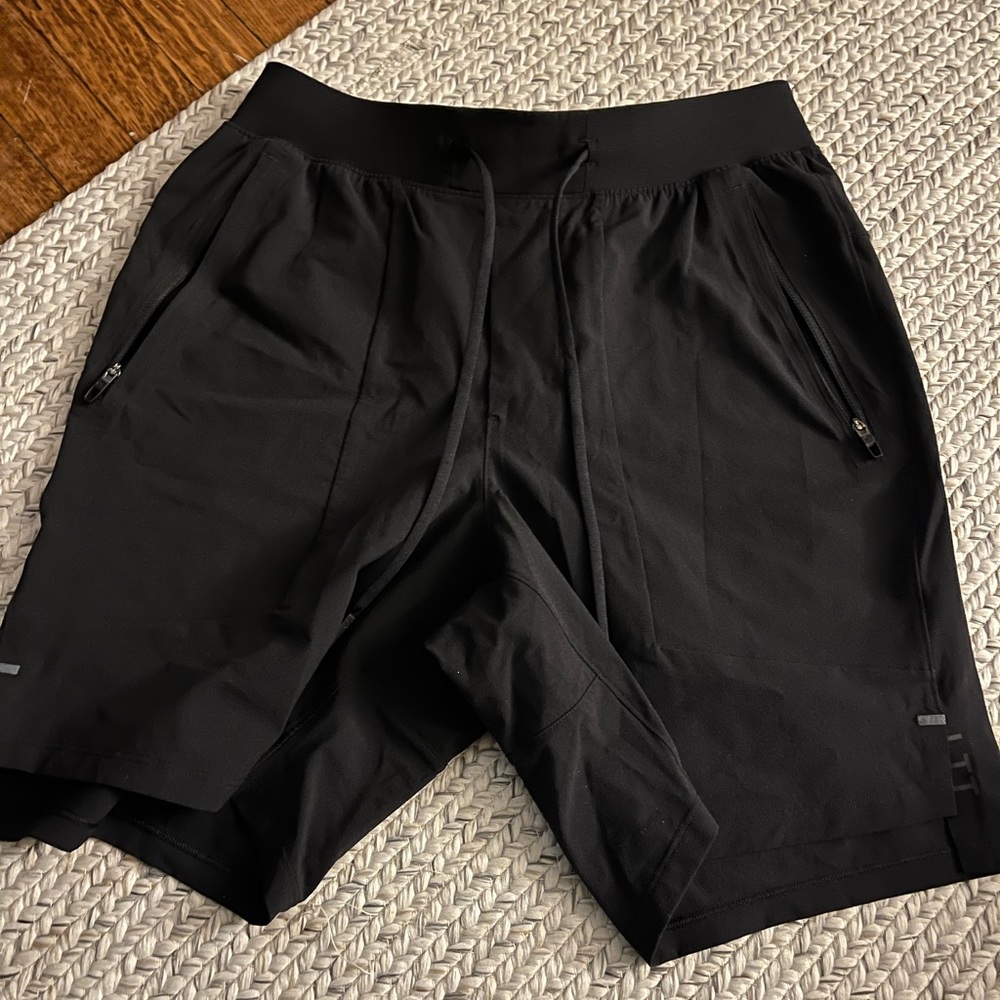 Lululemon license to train short
